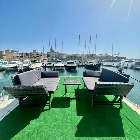 船上ホテル Hoceanika Houseboat