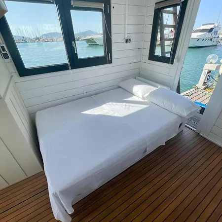 船上ホテル Hoceanika Houseboat *