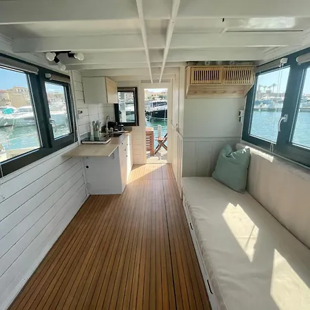 Botel Hoceanika Houseboat